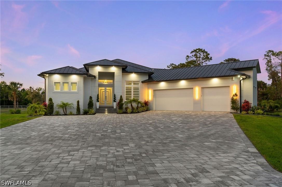 431 16th Ave., Naples, FL 34120