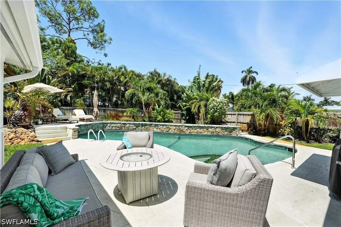 1063 22nd Ave., Naples, FL 34103