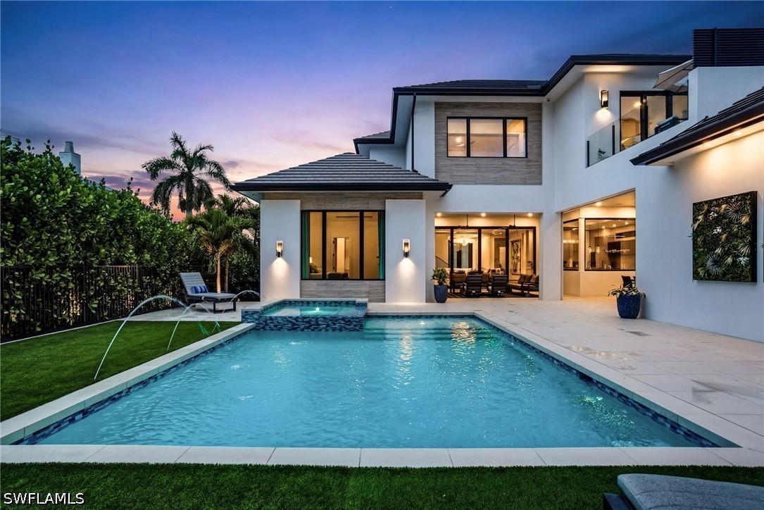 264 8th Ave., Naples, FL 34102