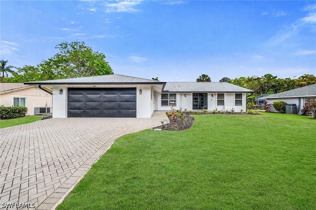 225 Pebble Beach Cir., Naples, FL 34113