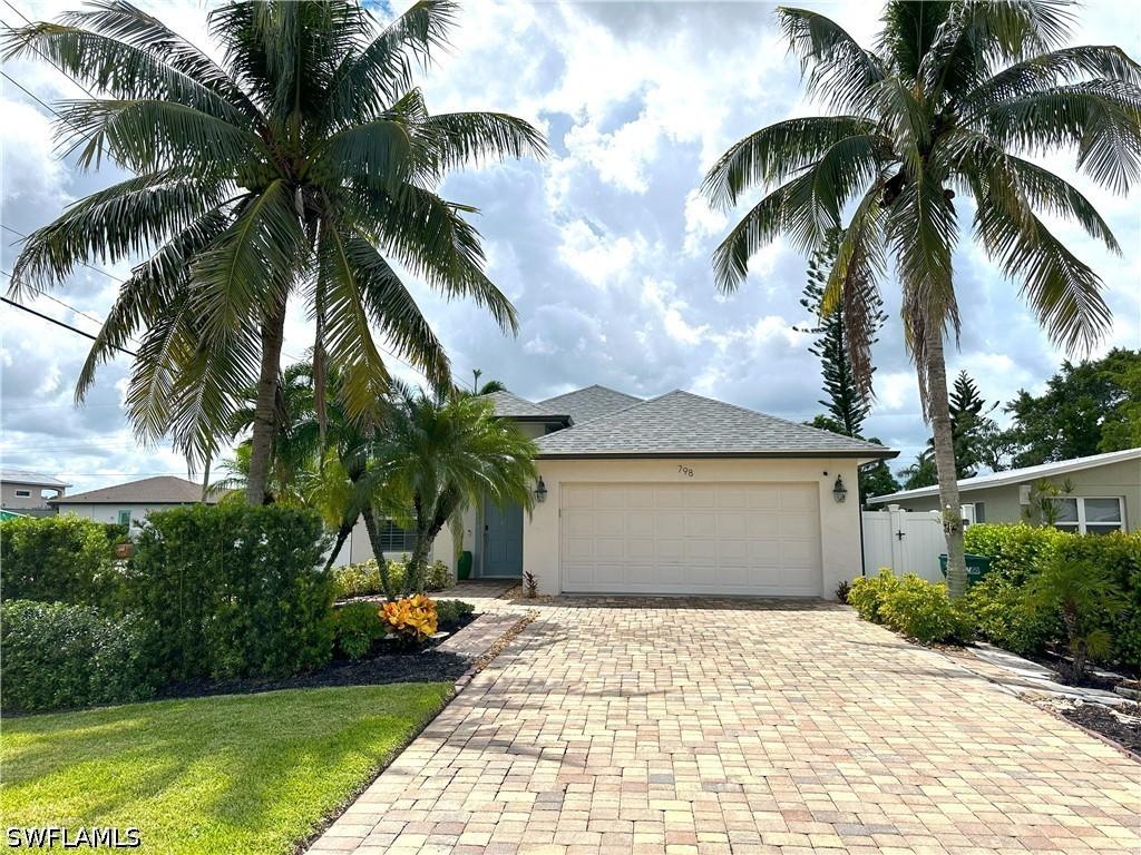 798 107th Ave., Naples, FL 34108