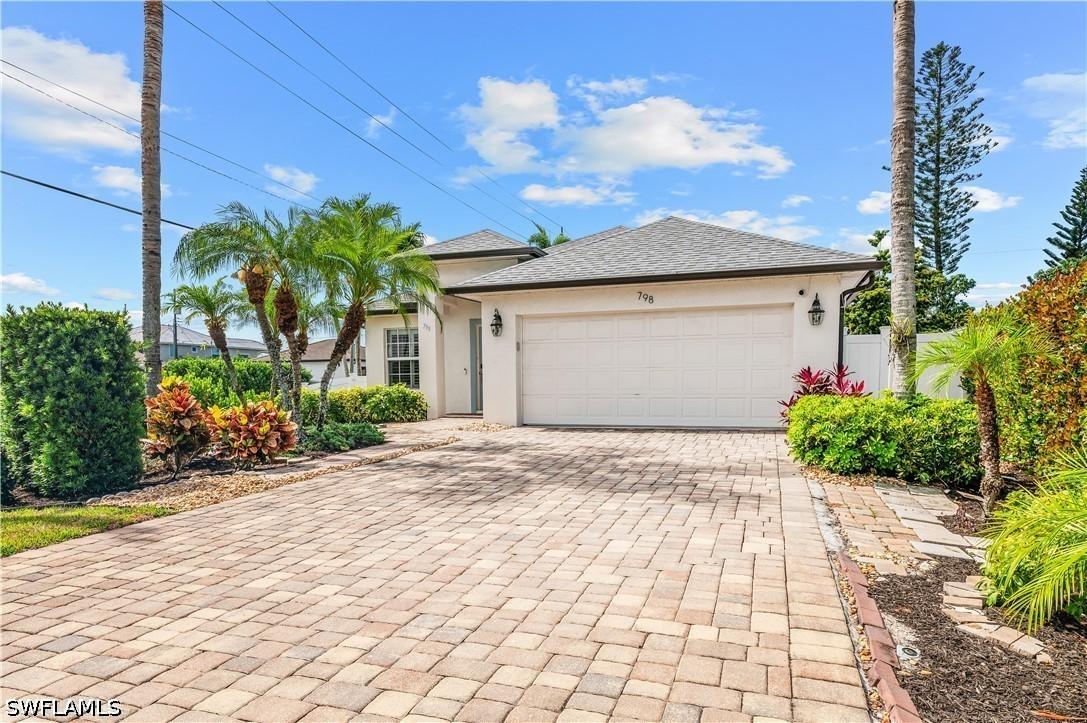 798 107th Ave., Naples, FL 34108