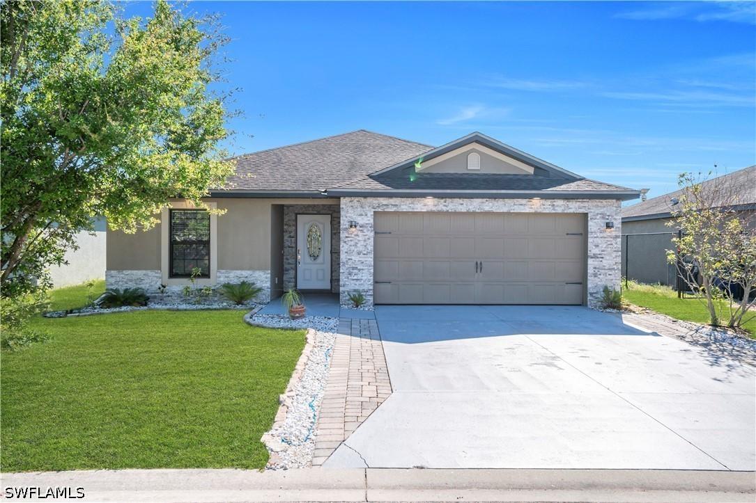 175 Shadowview Ct., Lehigh Acres, FL 33974