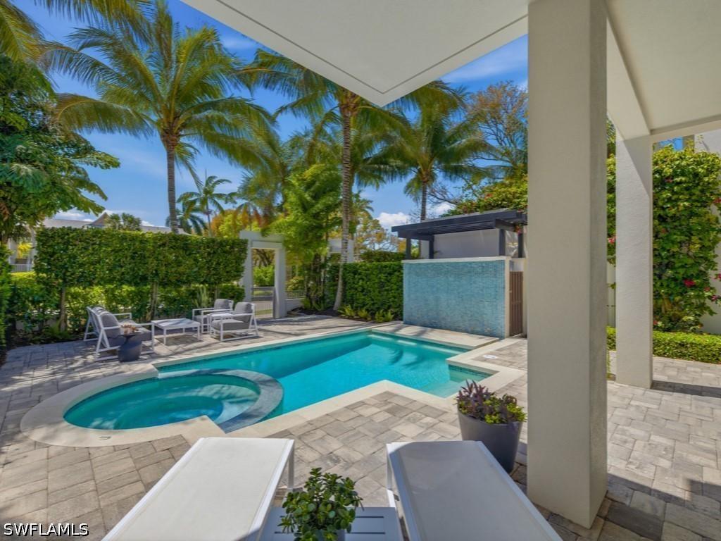 345 Banyan Blvd. #3, Naples, FL 34102