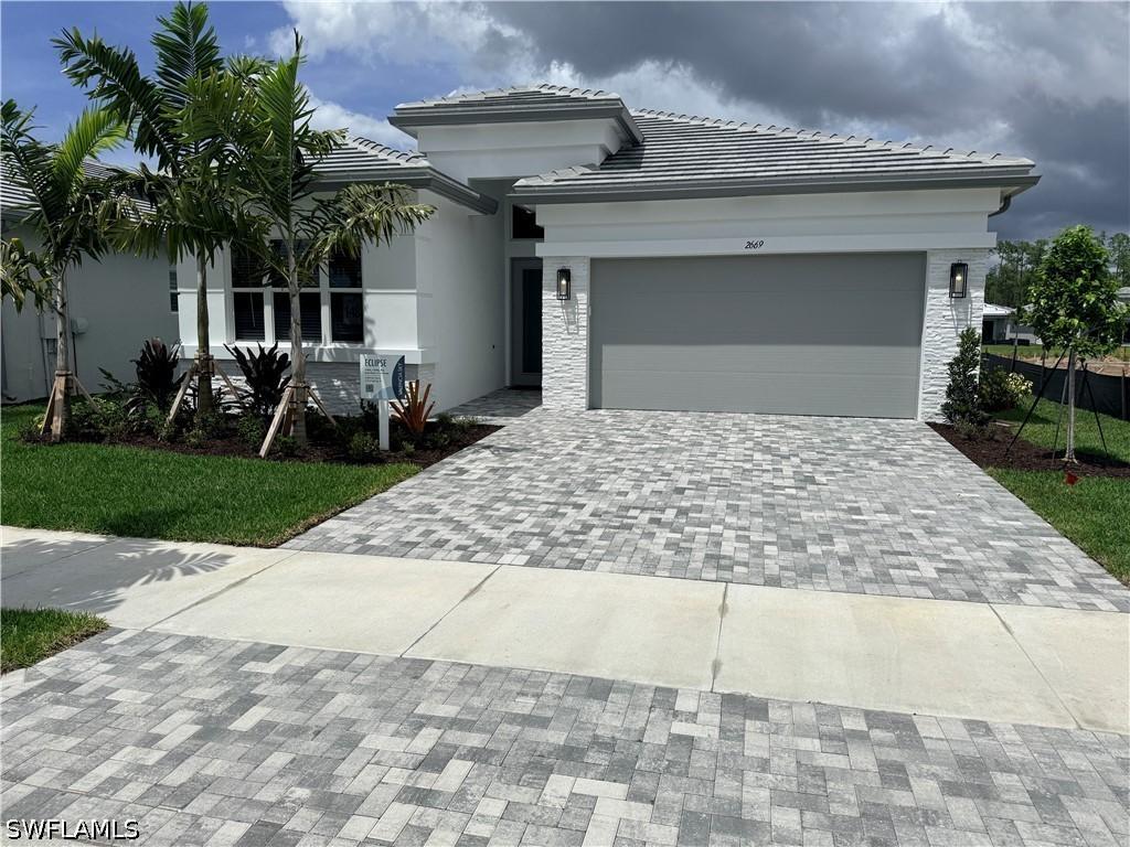 2669 Hyacinth Pl., Naples, FL 34112