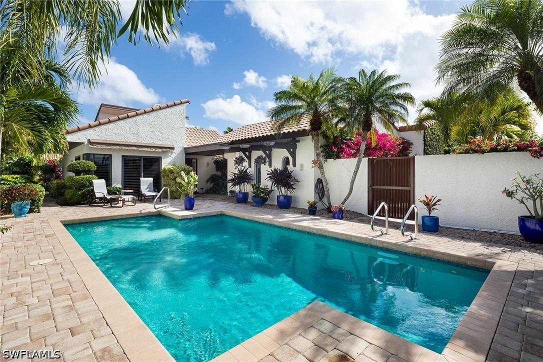 565 Tierra Mar Ln. #33, Naples, FL 34108