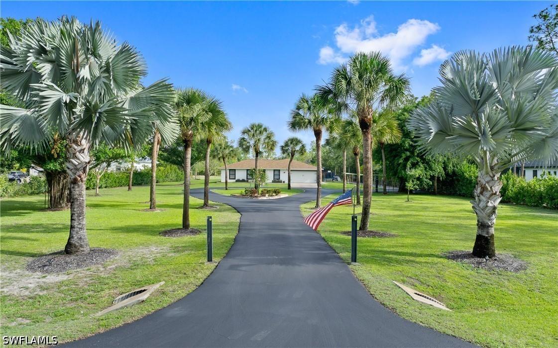 3277 5th Ave., Naples, FL 34120