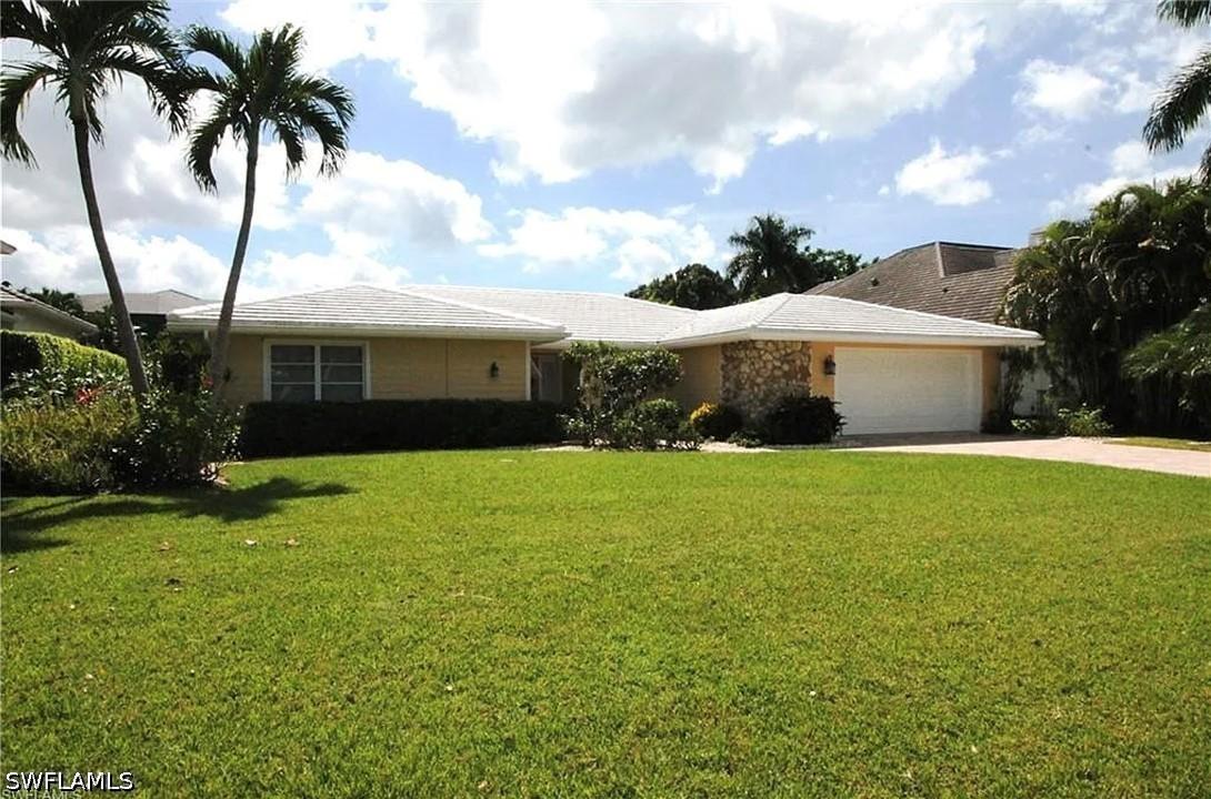 656 Binnacle Dr., Naples, FL 34103