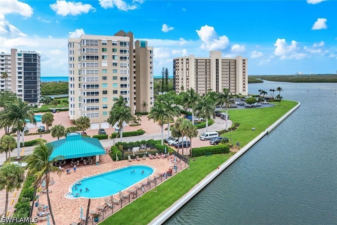 21 Bluebill Ave. #B905, Naples, FL 34108