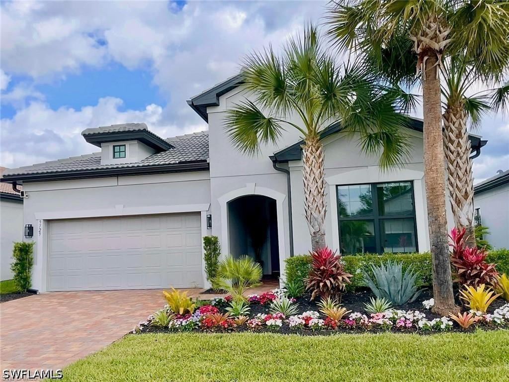 9729 Everglades Dr., Naples, FL 34120