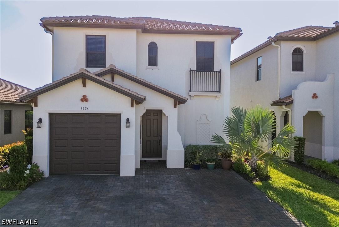 8956 Madrid Cir., Naples, FL 34104