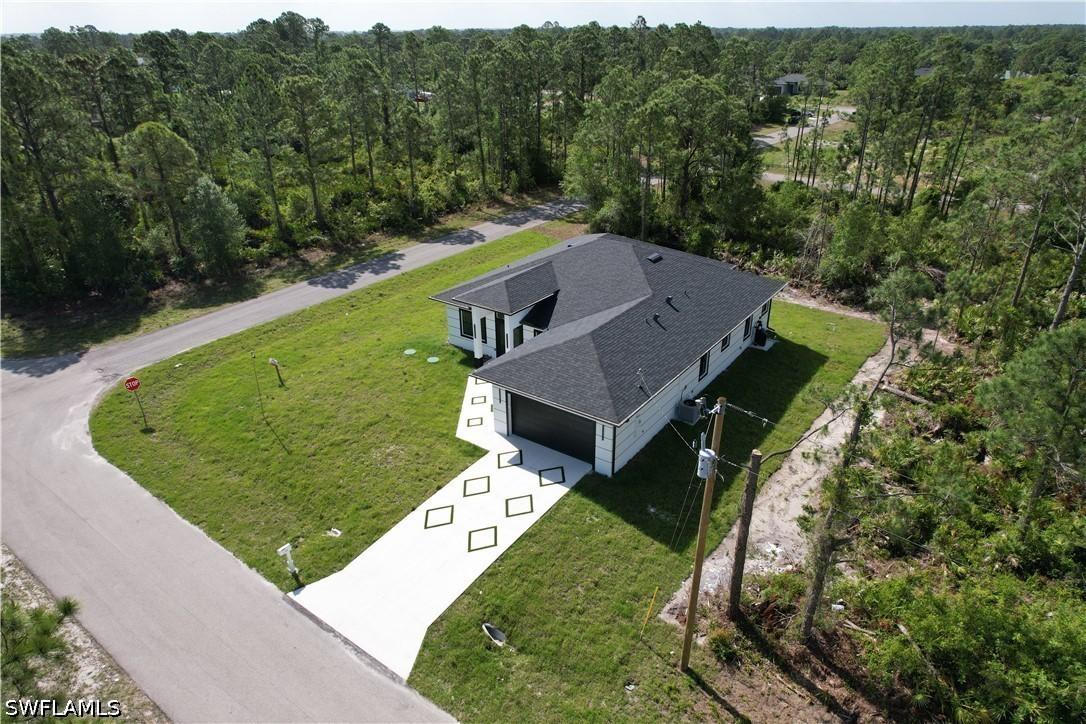 1126 Crestwood St., Lehigh Acres, FL 33974