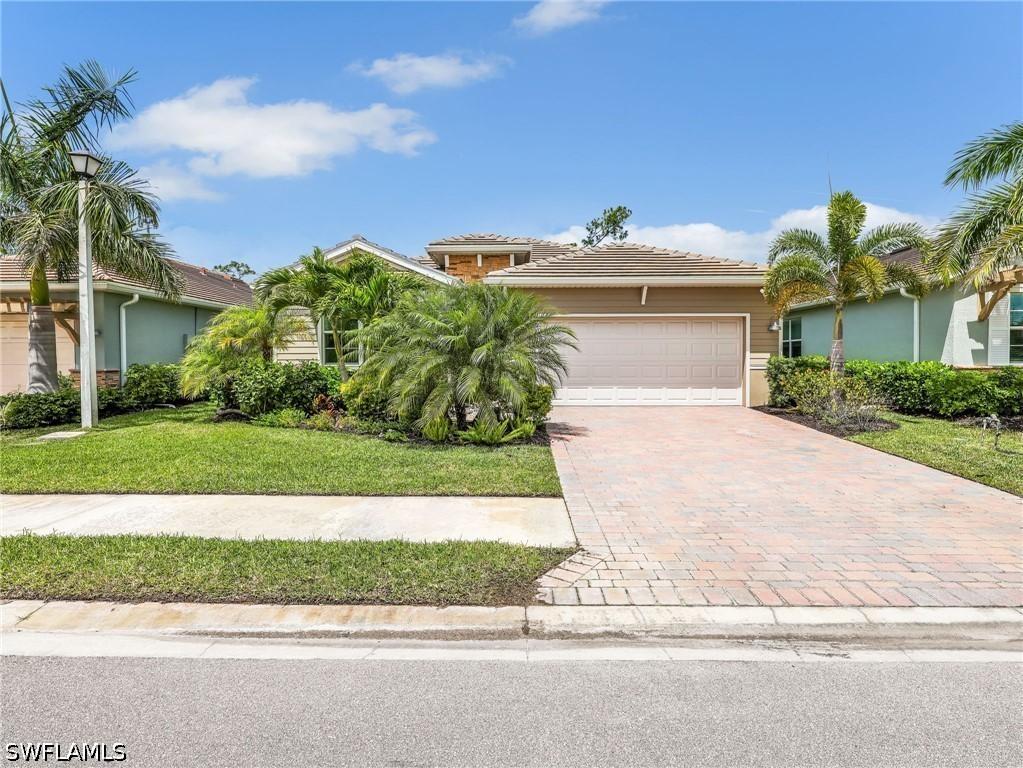 323 Tamarindo Ln., Naples, FL 34114
