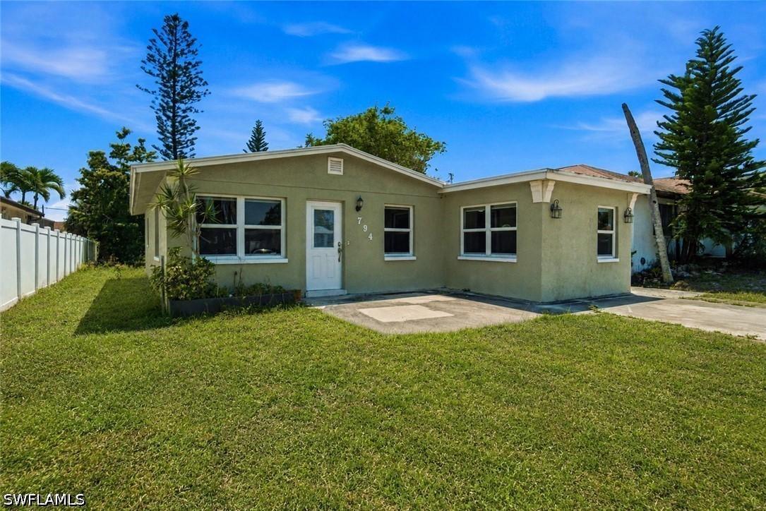 794 107th Ave., Naples, FL 34108