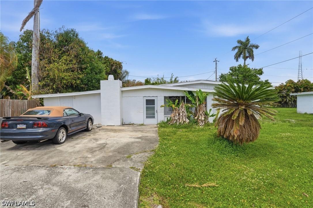 78 Victoria Dr., North Fort Myers, FL 33917