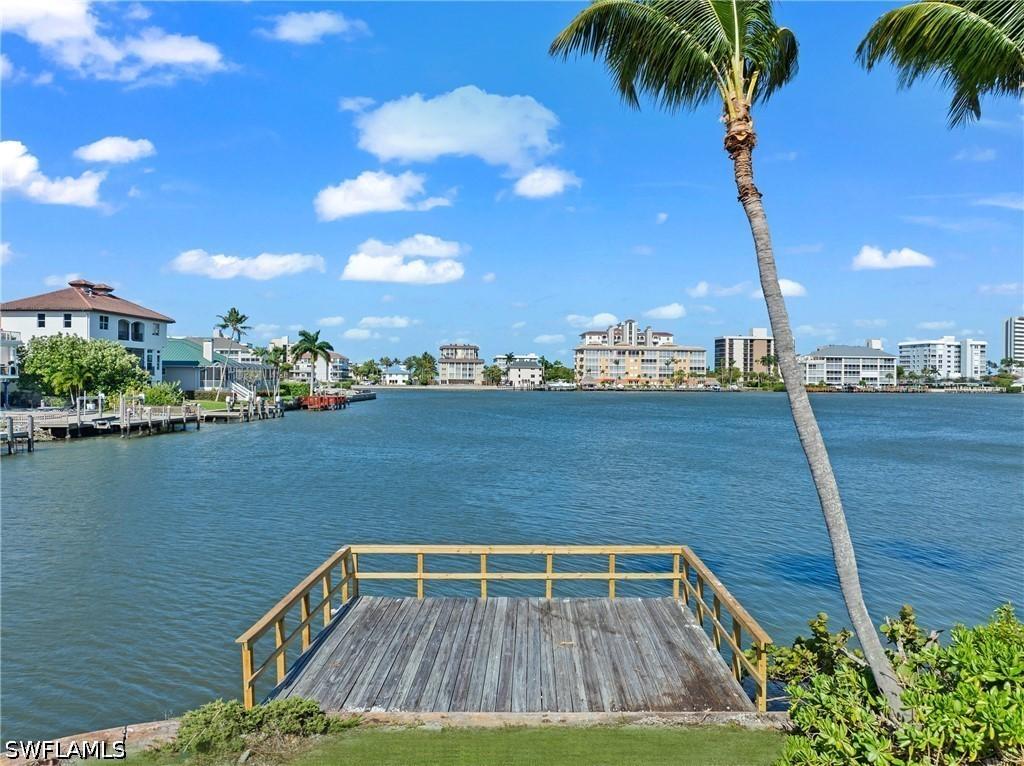 366 Pine Ave., Naples, FL 34108