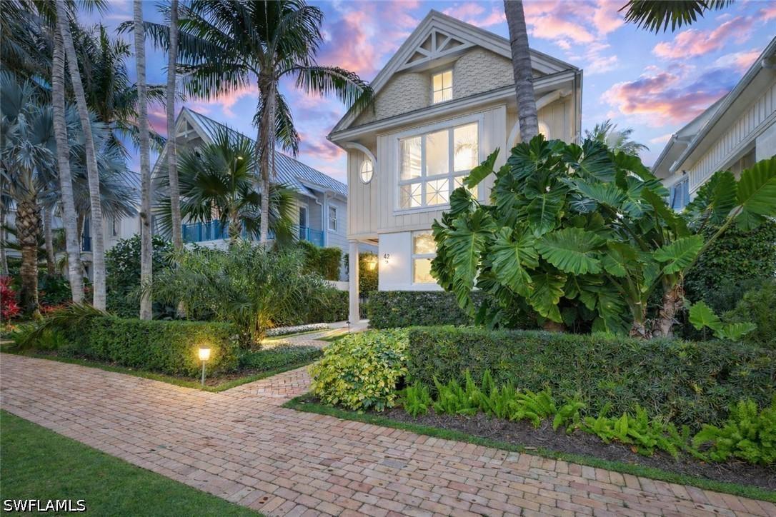 42 6th St., Naples, FL 34102