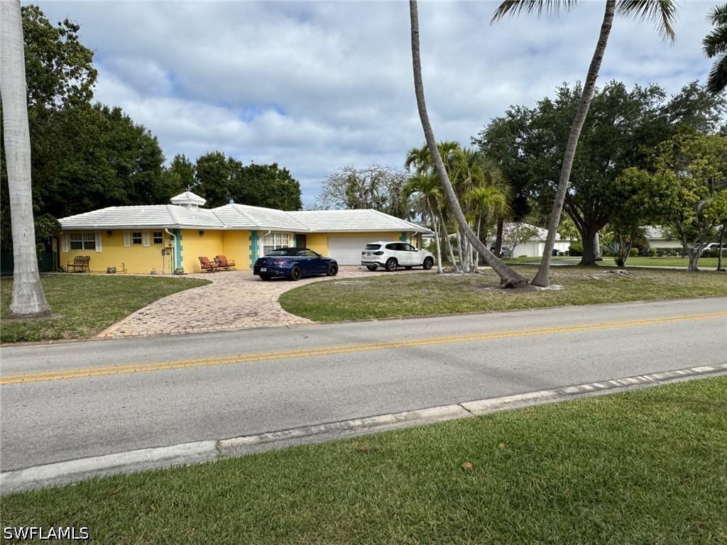 780 Fountainhead Ln., Naples, FL 34103