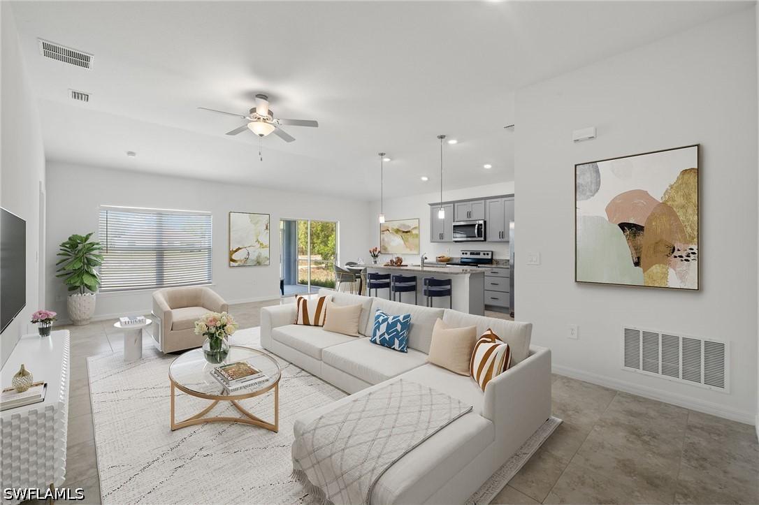858 Rue Labeau Cir., Fort Myers, FL 33913