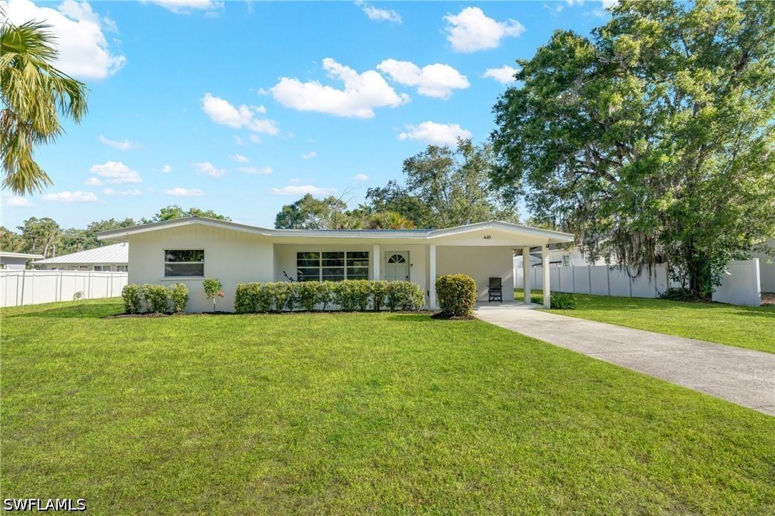 440 6th Ave., Labelle, FL 33935