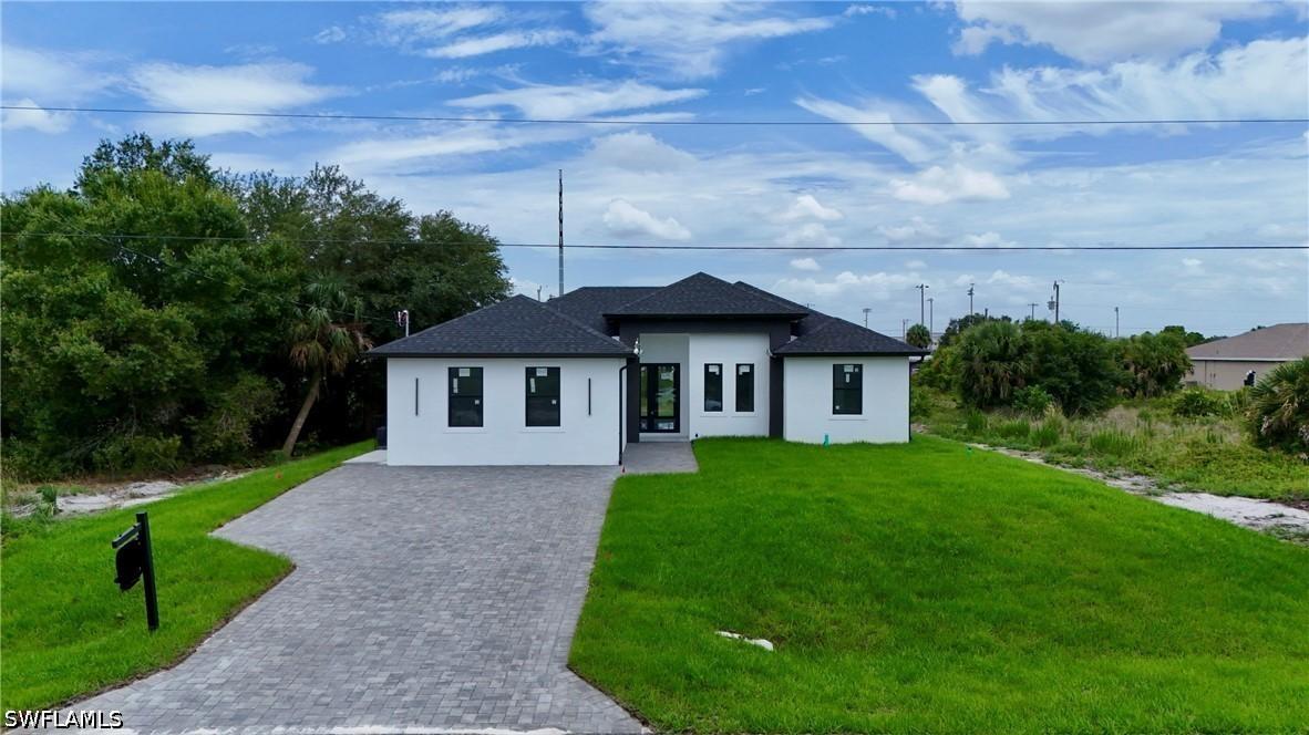 830 Wolverine St., Lehigh Acres, FL 33974
