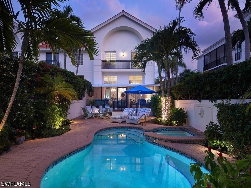 430 10th Ave. #305, Naples, FL 34102