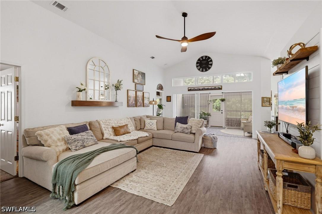 9801 Las Casas Dr., Fort Myers, FL 33919