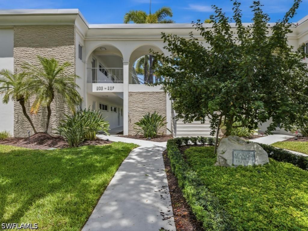 211 3rd Ave., Naples, FL 34102