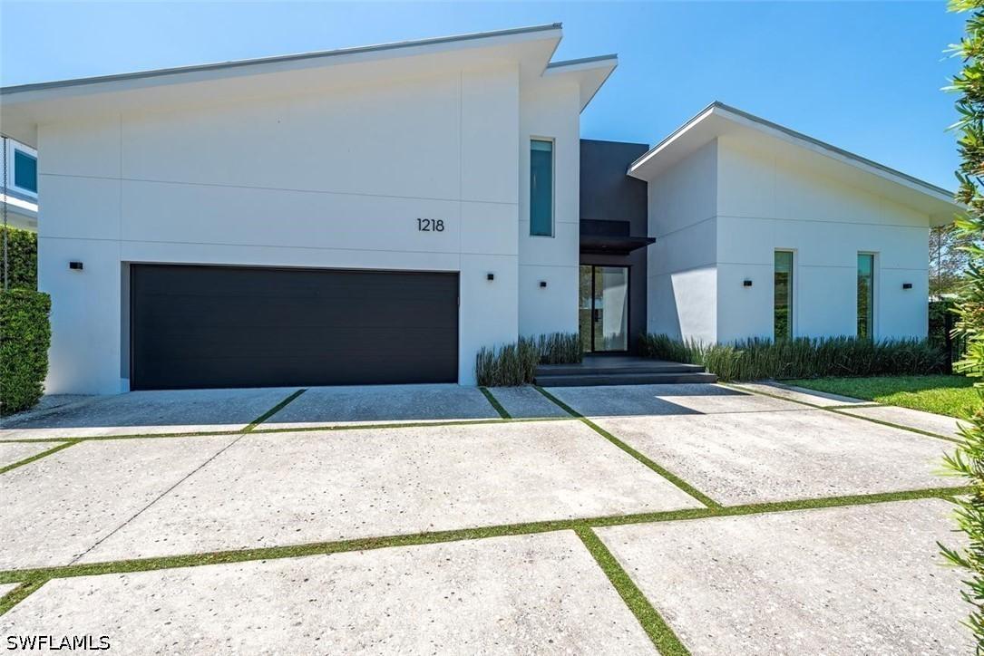 1218 14th Ave., Naples, FL 34102