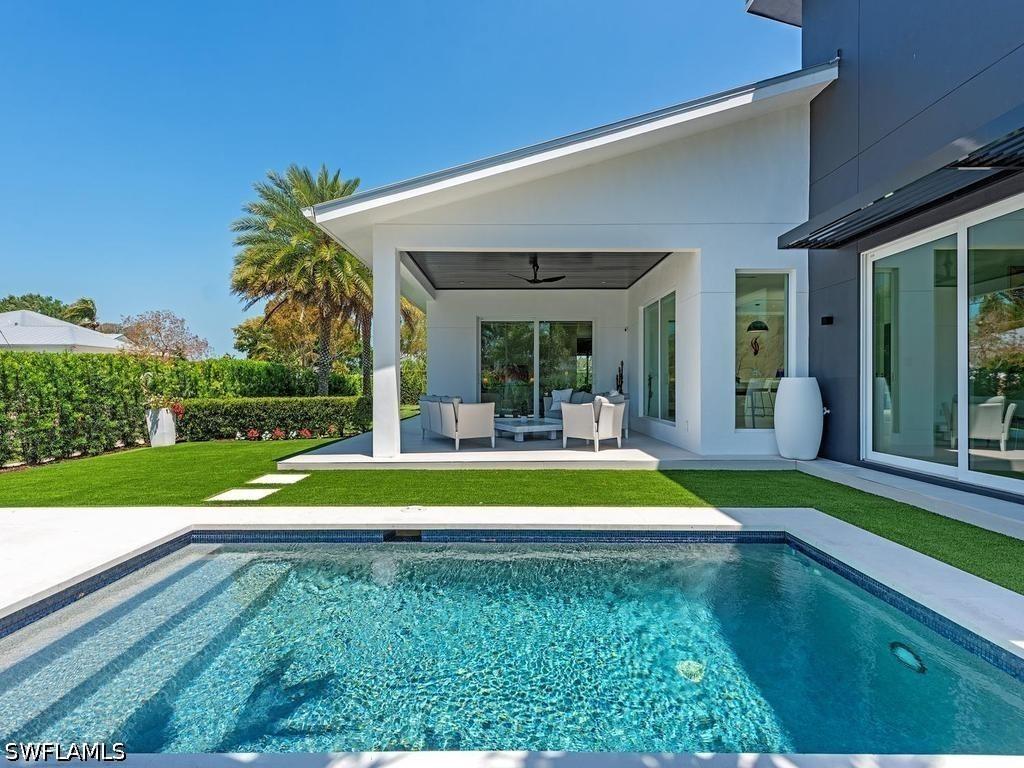 1218 14th Ave., Naples, FL 34102