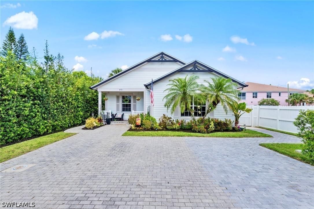 861 97th Ave., Naples, FL 34108