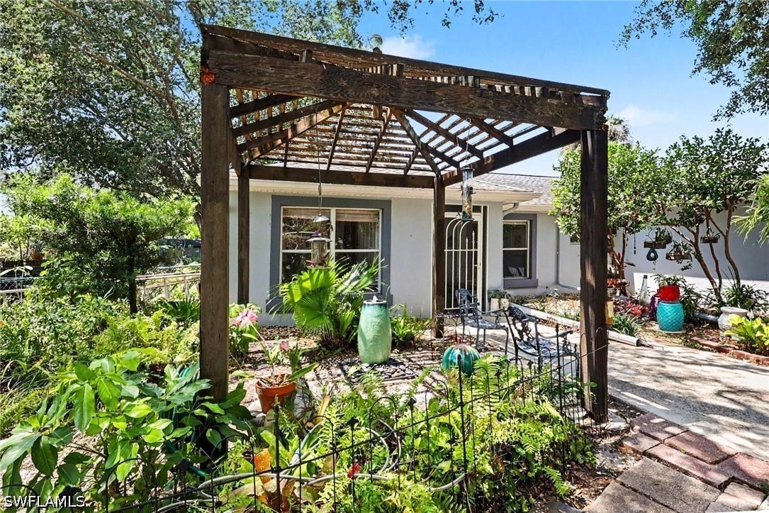 3918 Luverne St., Fort Myers, FL 33901