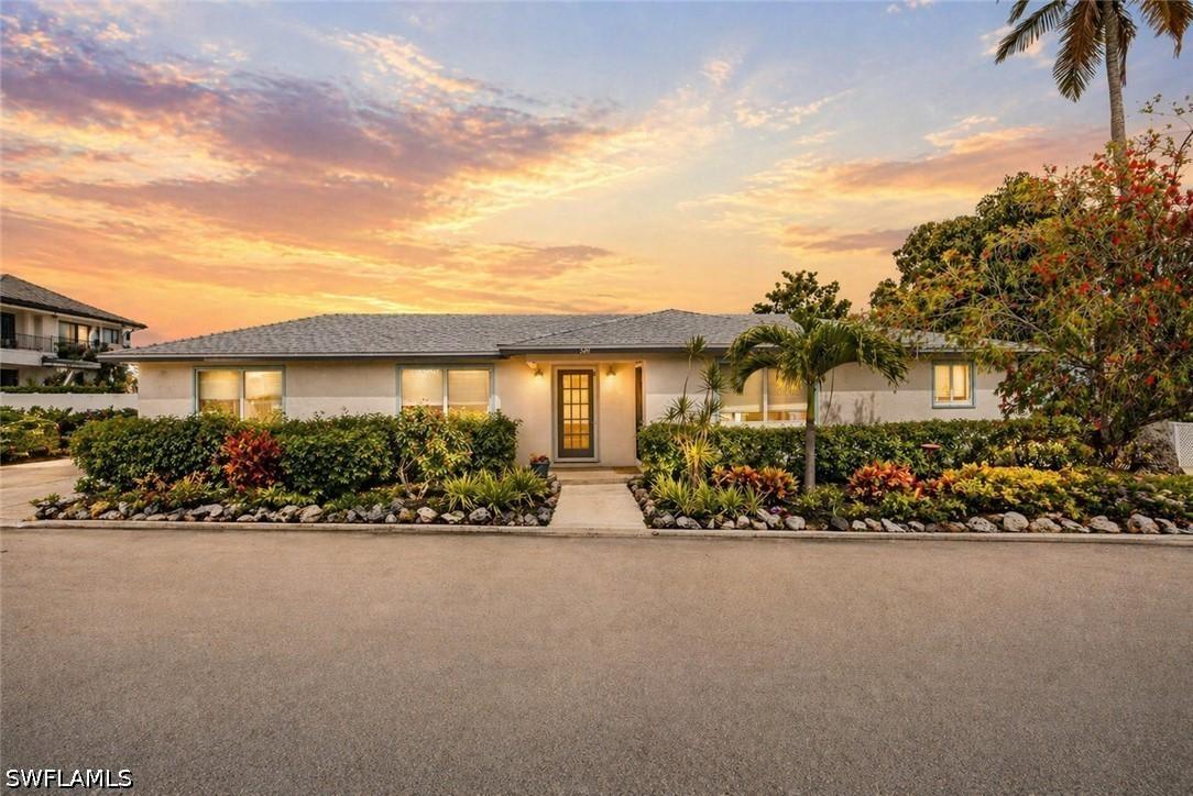 549 94th Ave., Naples, FL 34108