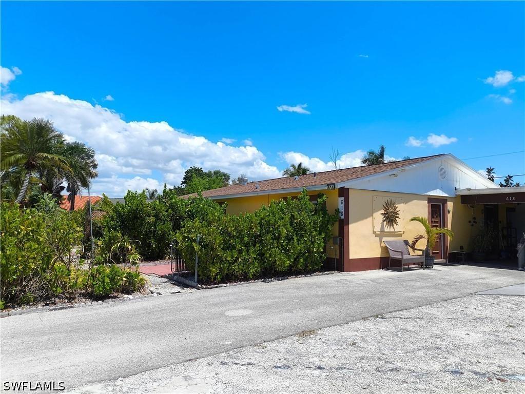 618 107th Ave., Naples, FL 34108