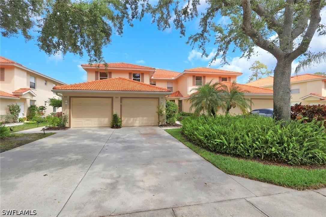 320 Robin Hood Cir. #101, Naples, FL 34104