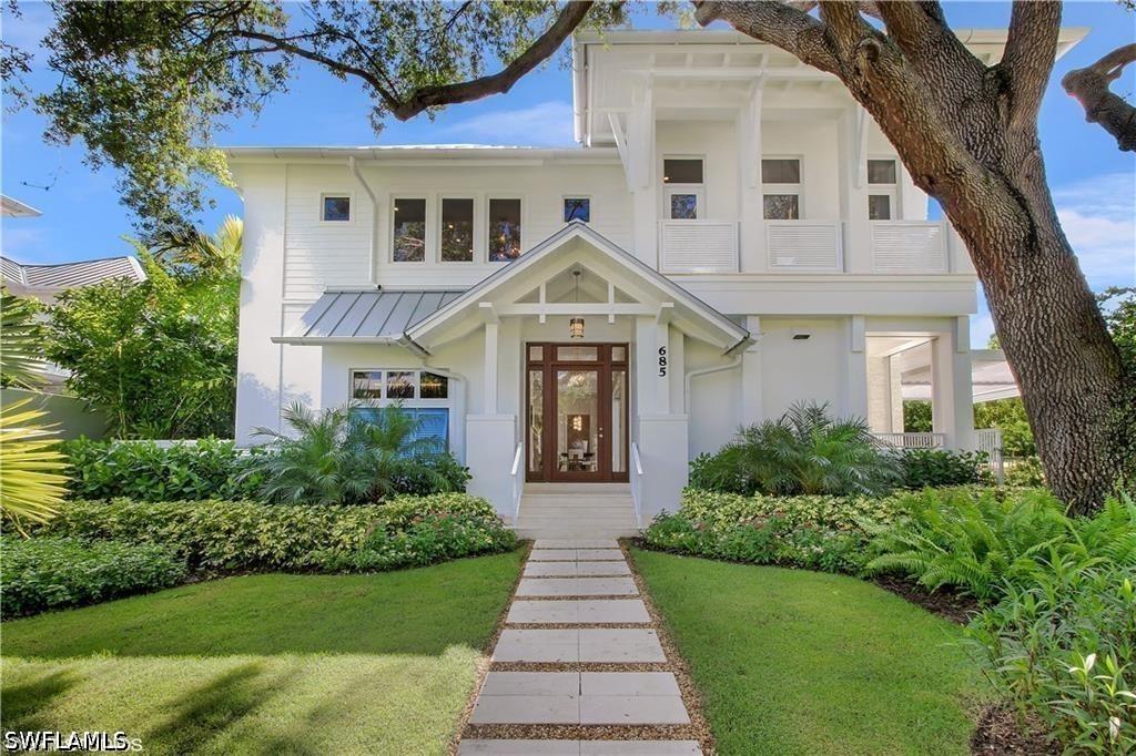 685 2nd St., Naples, FL 34102