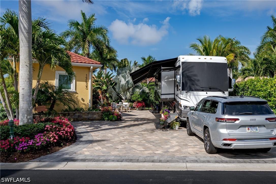 13625 Snapper Ln., Naples, FL 34114