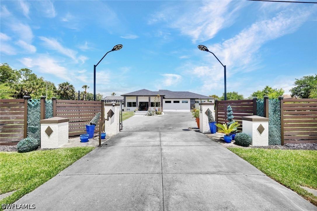 121 20th Ave., Naples, FL 34120