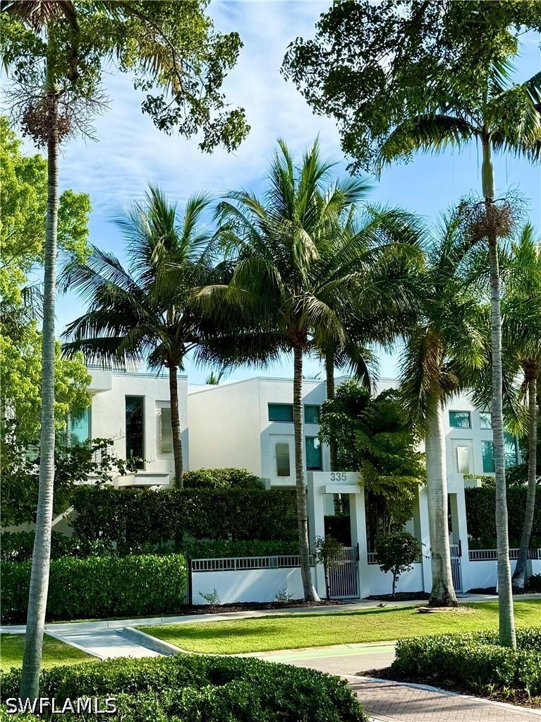 335 Banyan Blvd. #4, Naples, FL 34102