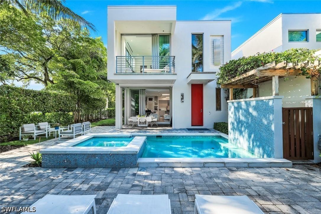 335 Banyan Blvd. #4, Naples, FL 34102