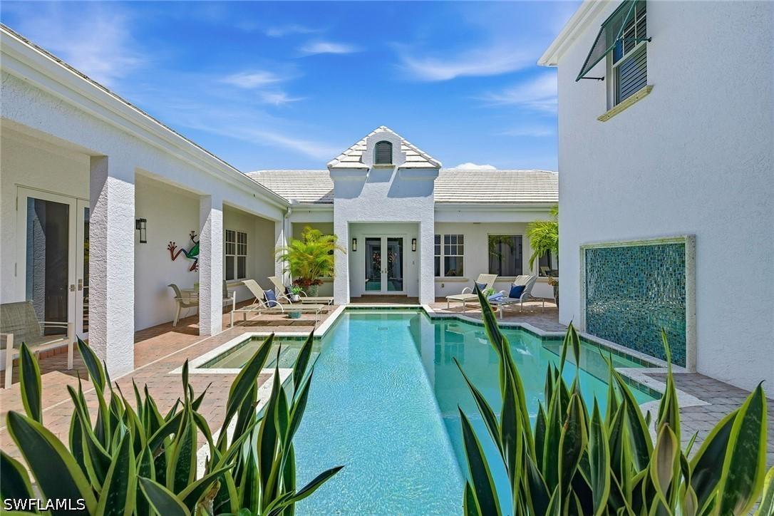 667 Binnacle Dr., Naples, FL 34103