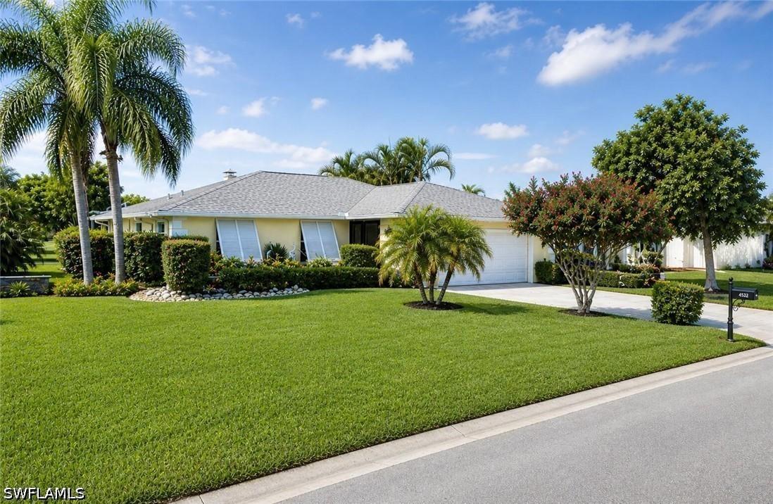 4552 Eagle Key Cir., Naples, FL 34112