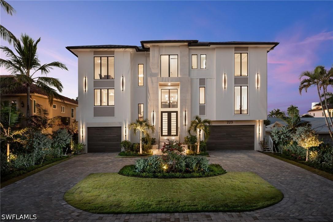 223 Bayview Ave., Naples, FL 34108