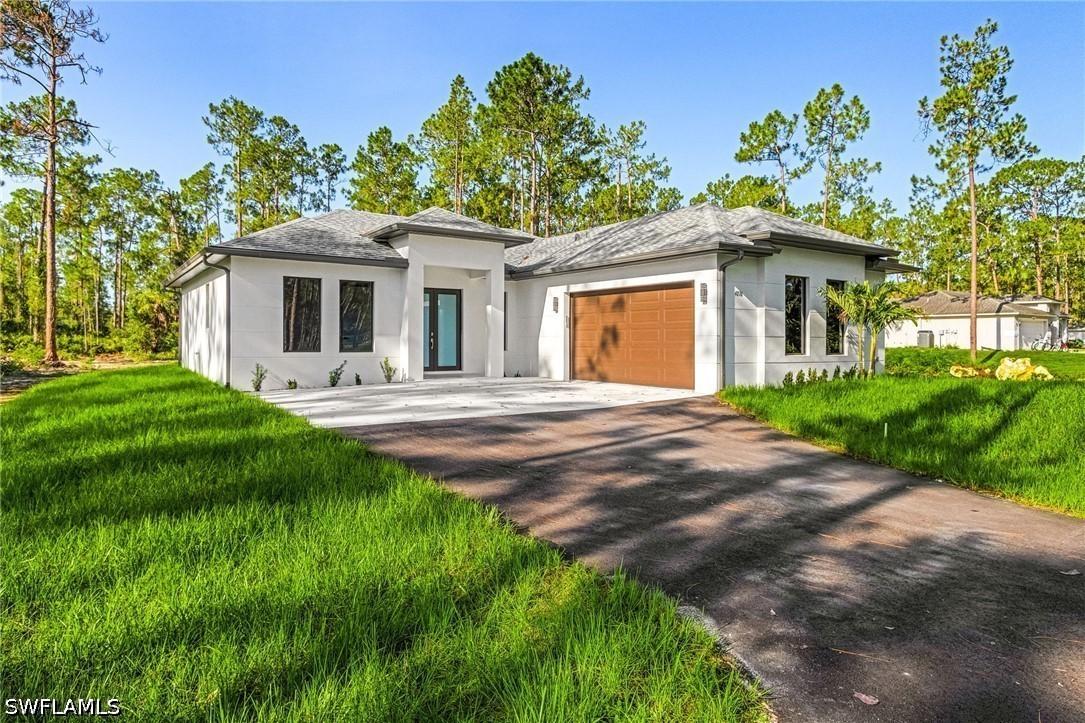 3225 43rd Ave., Naples, FL 34120