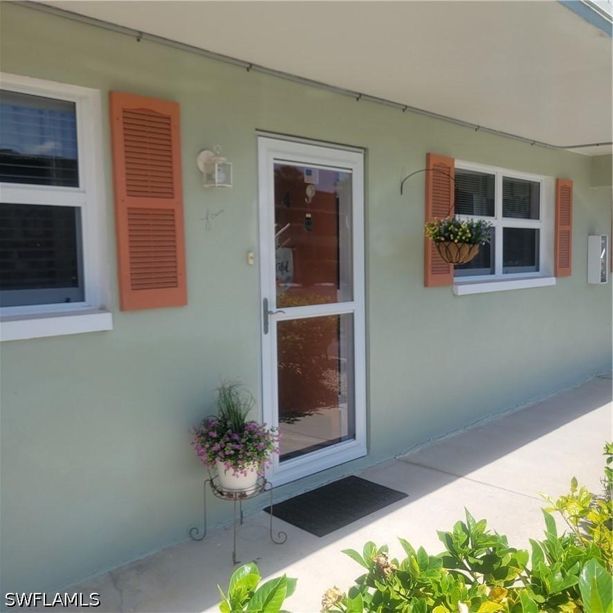 200 Valley Stream Dr. #4B, Naples, FL 34113