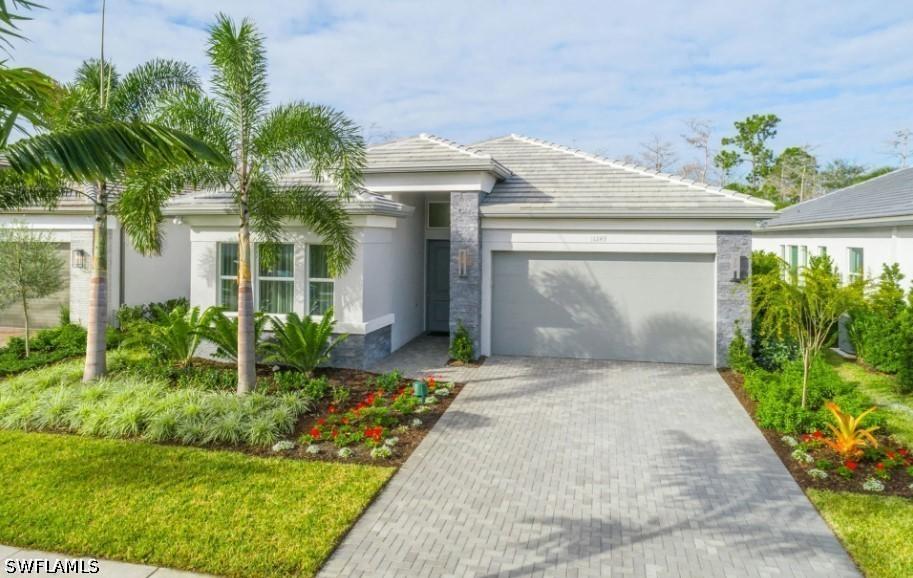 2589 Kingfisher Dr., Naples, FL 34112