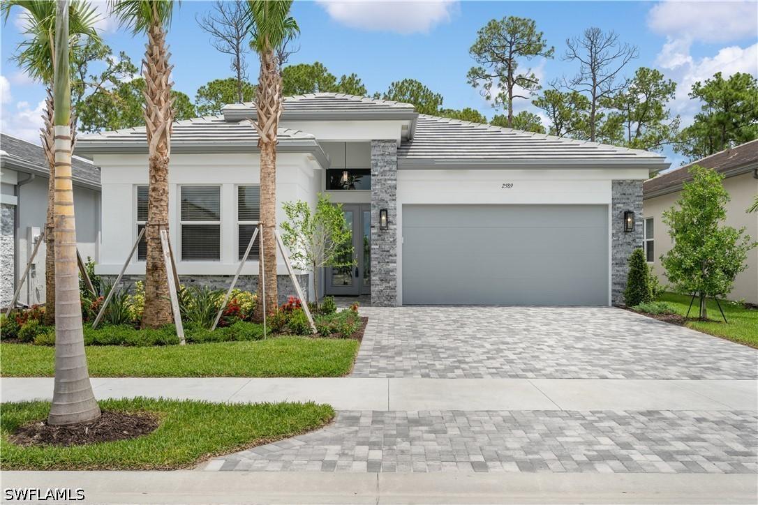 2589 Kingfisher Dr., Naples, FL 34112