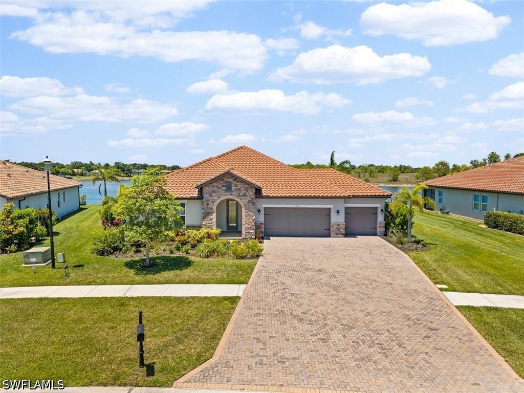 2038 Grove Dr., Naples, FL 34120