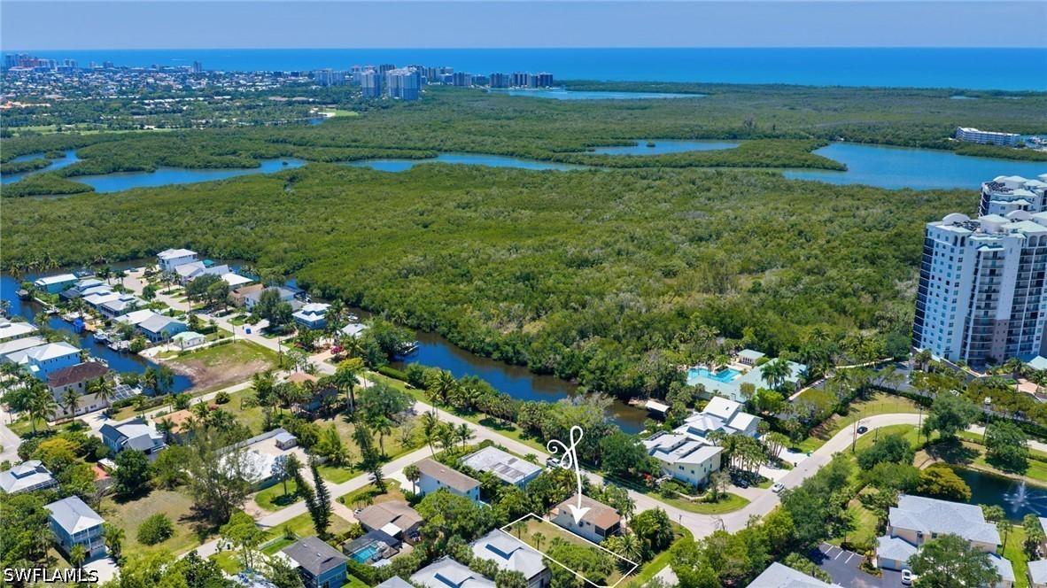 718 Pan Am Ave., Naples, FL 34110