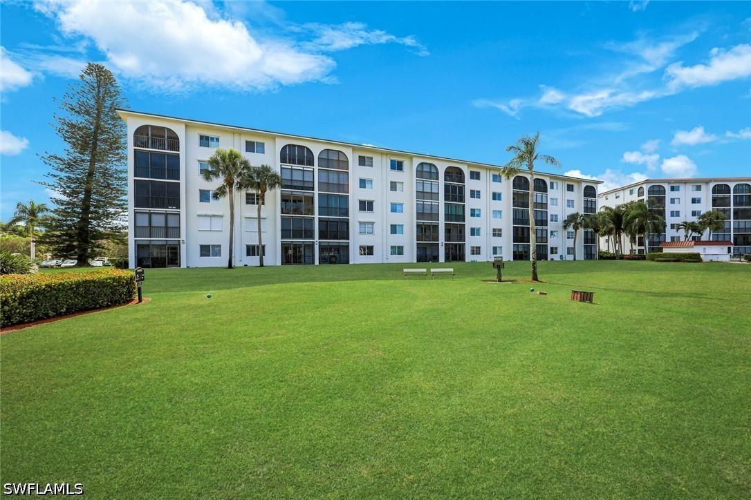 29 High Point Cir. #107, Naples, FL 34103